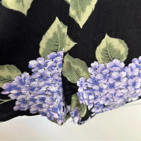 MinkPink Women’s Long Sleeve V-Neck Black w/ Purple Floral Romper Size S GUC - Picture 8 of 10